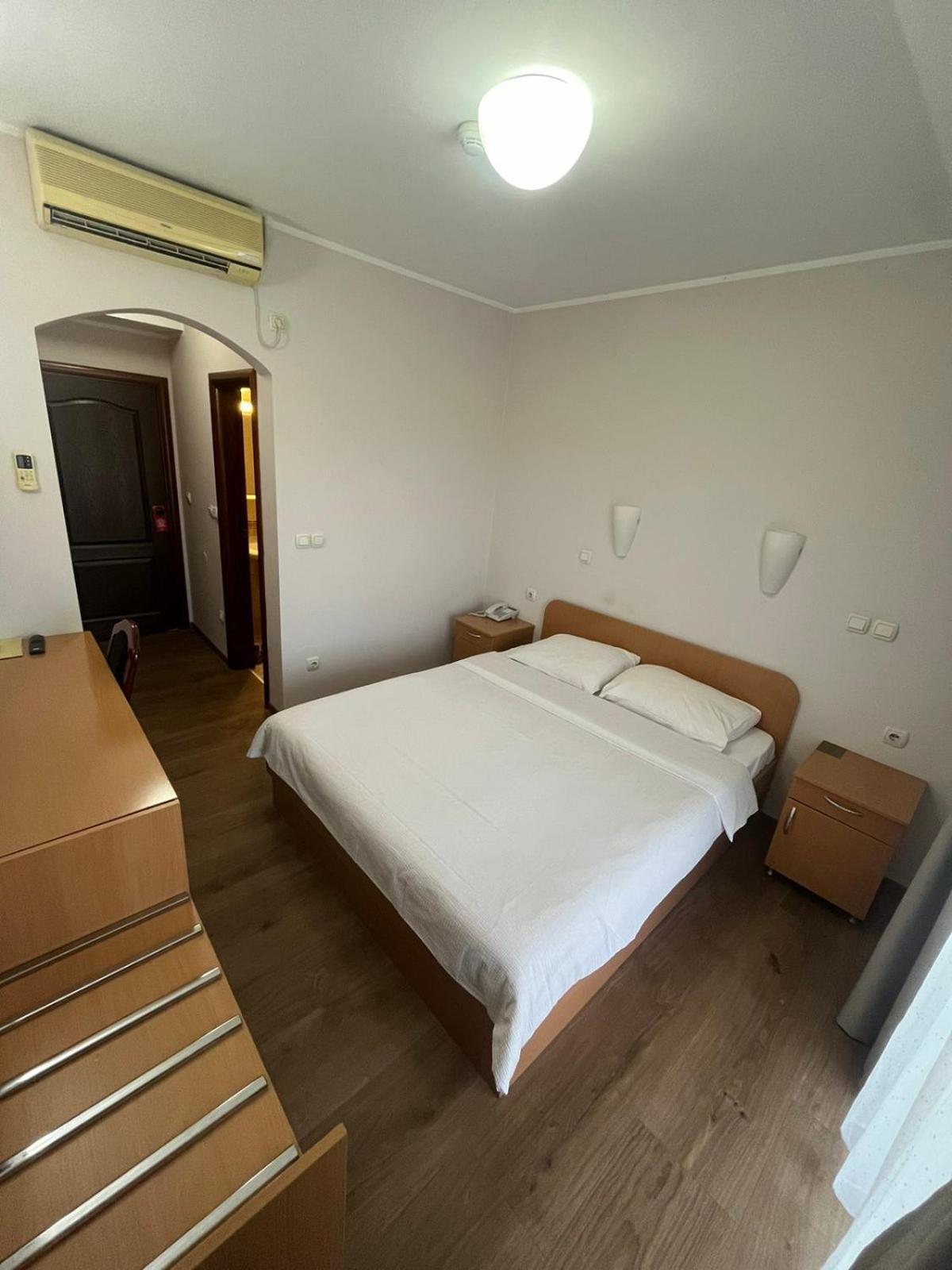 Hotel Elegance Belgrad Exterior foto